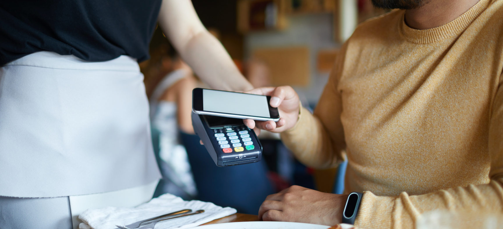 Hogyan fizess az étteremben az első 3 randin?